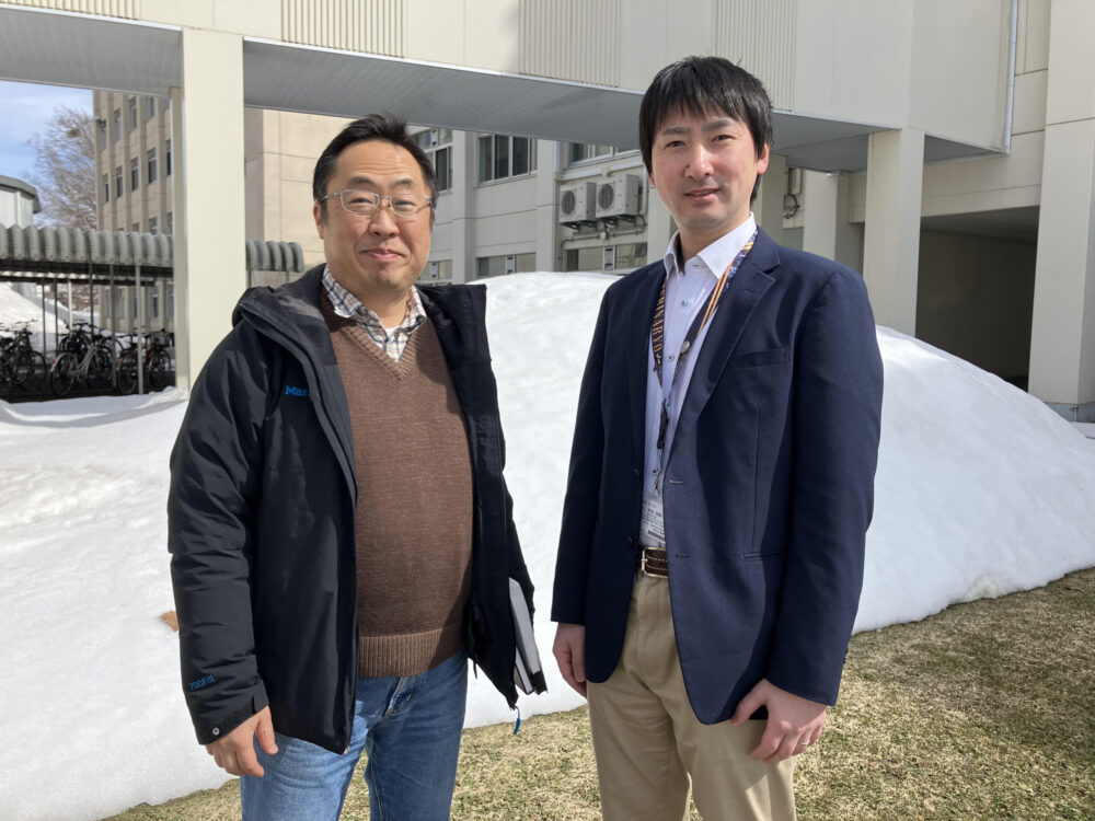portraits of (left): Dr. Kohei Makita, Head of the WOAH-Collaborating Centre on Food Safety at Rakuno Gakuen University, and and (right): Dr. Reima Uchida, Associate Professor, School of Veterinary Medicine.