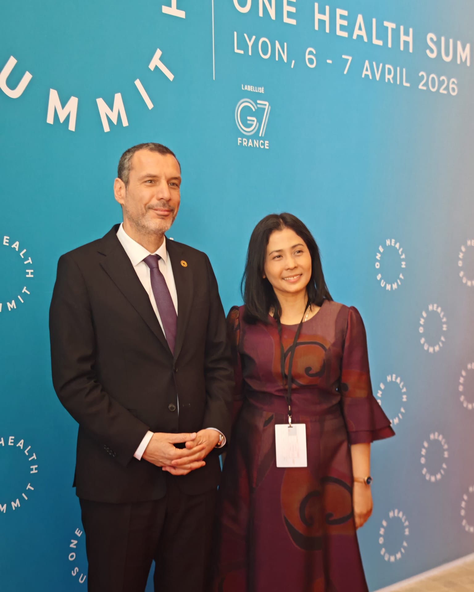 photo of Neophytos Charalambides, the Minister of Health of Cyprus signed the PREZODE letter of intent, with Soawapak Hinjoy.